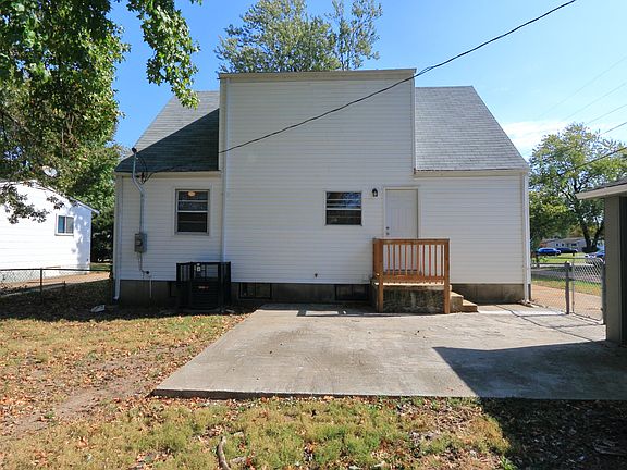 3rd image of 1239 Prigge Ave