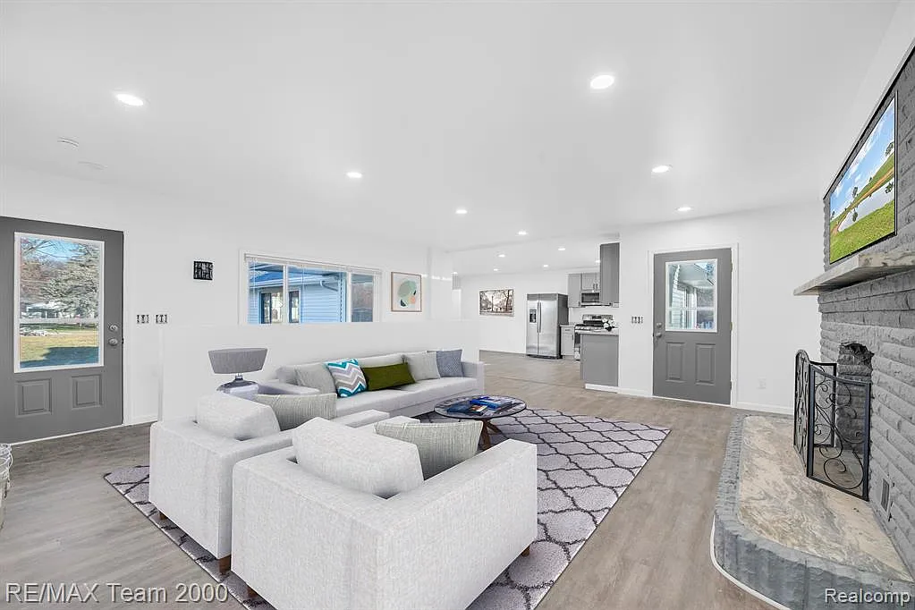 3 bed, 2.0 bath, 2886 sqft, $2,795 — Photo 3