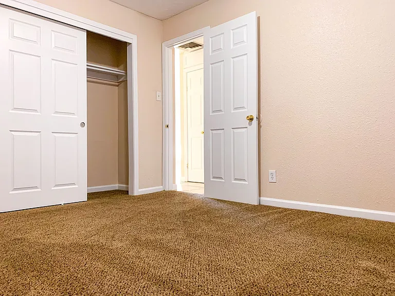 Desert Park Apartments — Photo 18