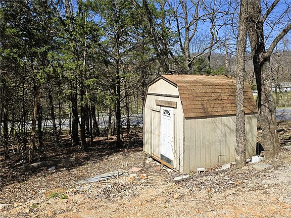 2nd image of 14117 Hogeye Rd