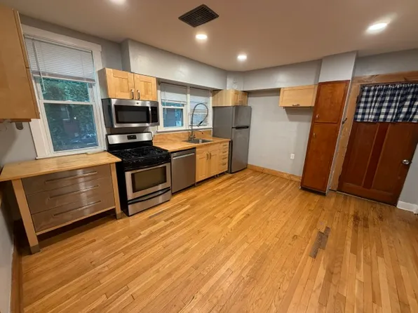 1901 W Belle Plaine Ave #1F, Chicago, IL 60613