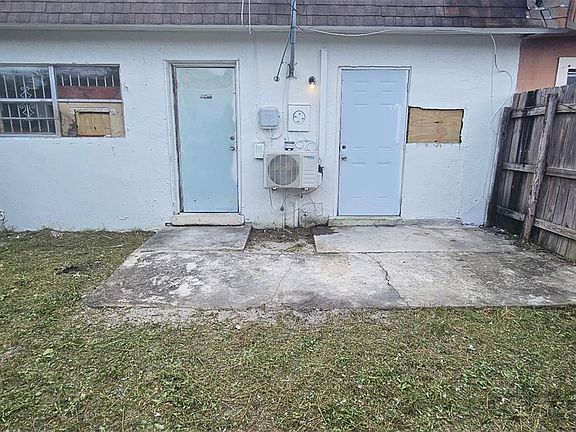 3rd image of 3932 NW 207th St