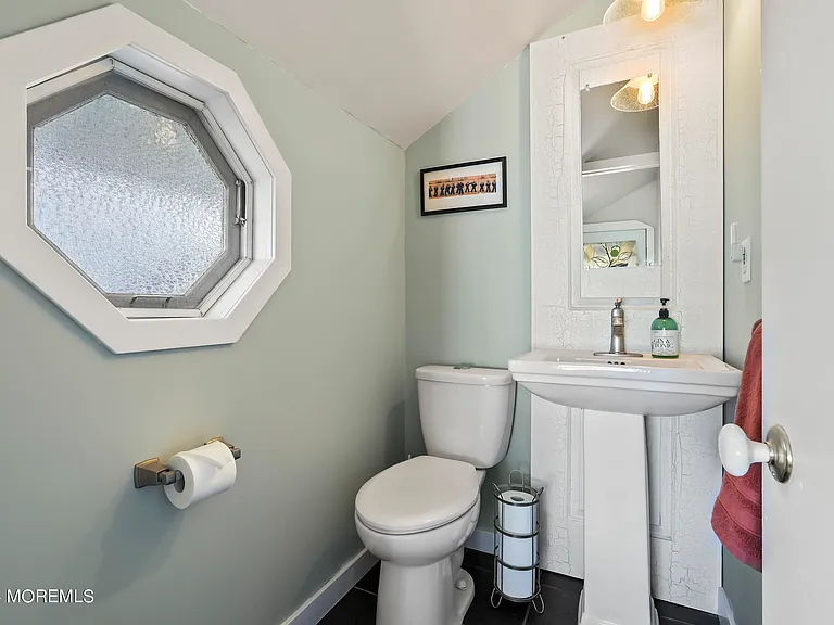 409 13th Ave — Photo 23