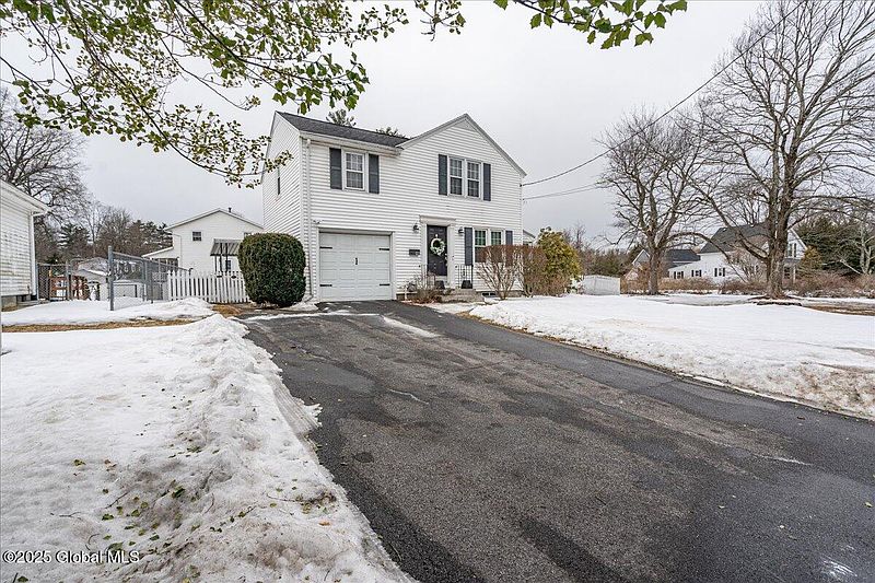 3rd image of 127 Elsmere Avenue