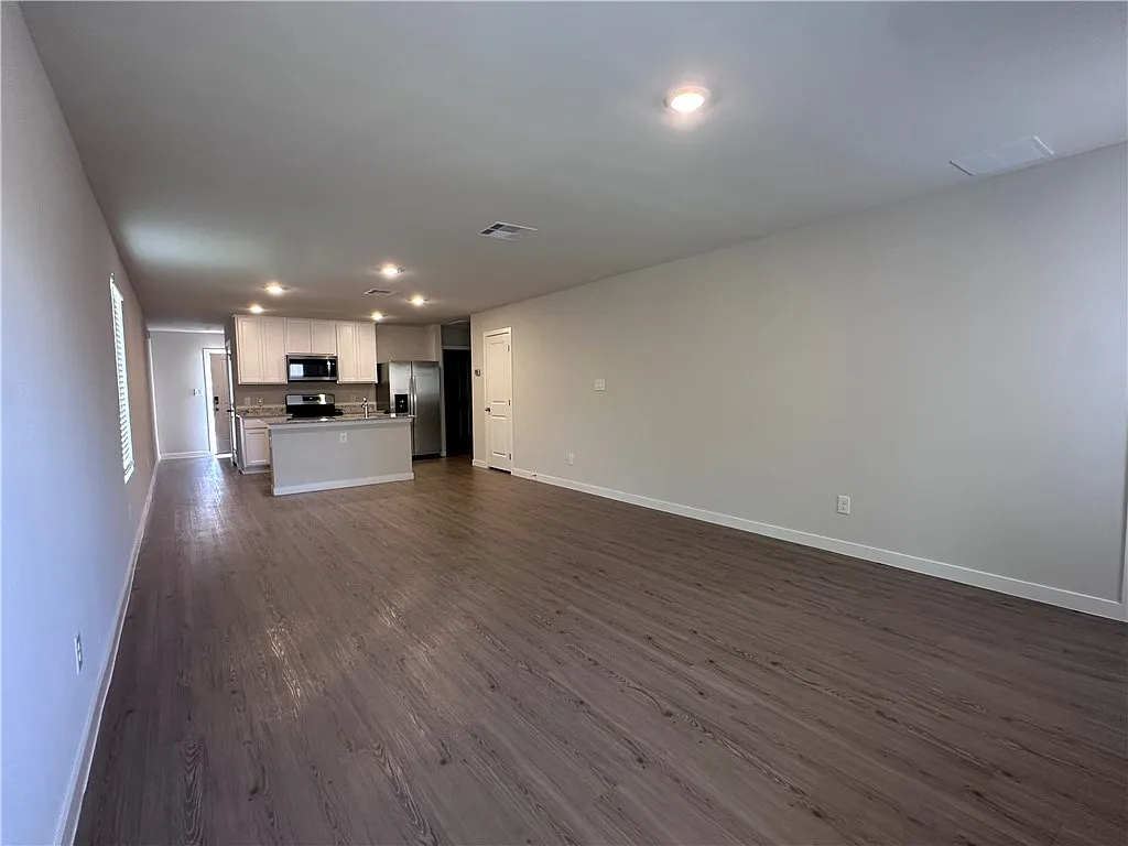 3 bed, 2.0 bath, 1430 sqft, $2,150 — Photo 4