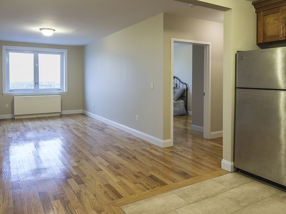 1st image of 2012 31st St APT 2D