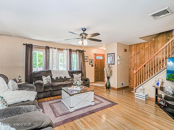 3rd image of 43 Zoe St