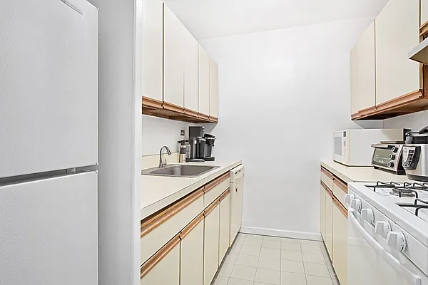 Rented by Compass | media 11