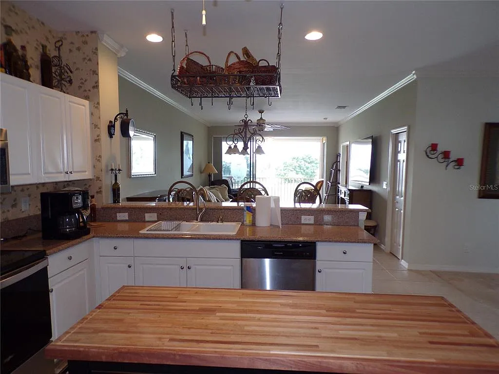 3 bed, 2.0 bath, 1517 sqft, $3,500 — Photo 3