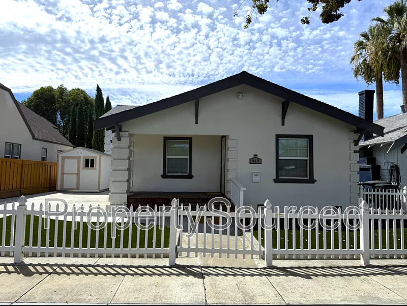 949 Windeler Ave