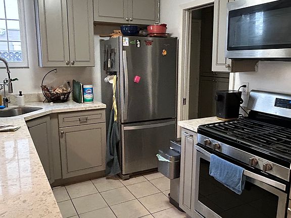 5th image of 629 Upton St