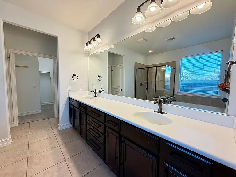 226 Boxwood Ln — Photo 12