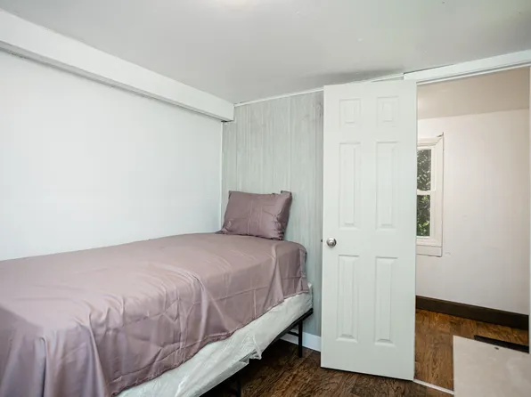 (undisclosed Address), Petersburg, VA 23803