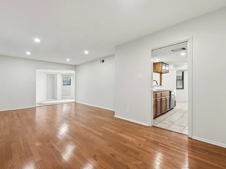 8607 Norwich Dr — Photo 6