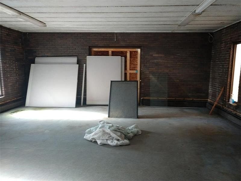 2nd image of 6 Pittsburgh Cir