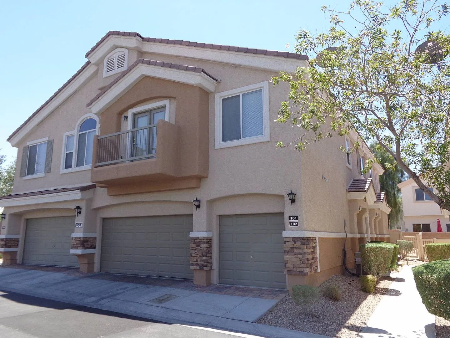Gorgeous 2 Story Home in Gated Community! — Photo 1