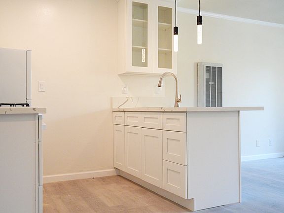 5th image of 5525 Claremont Ave APT 6