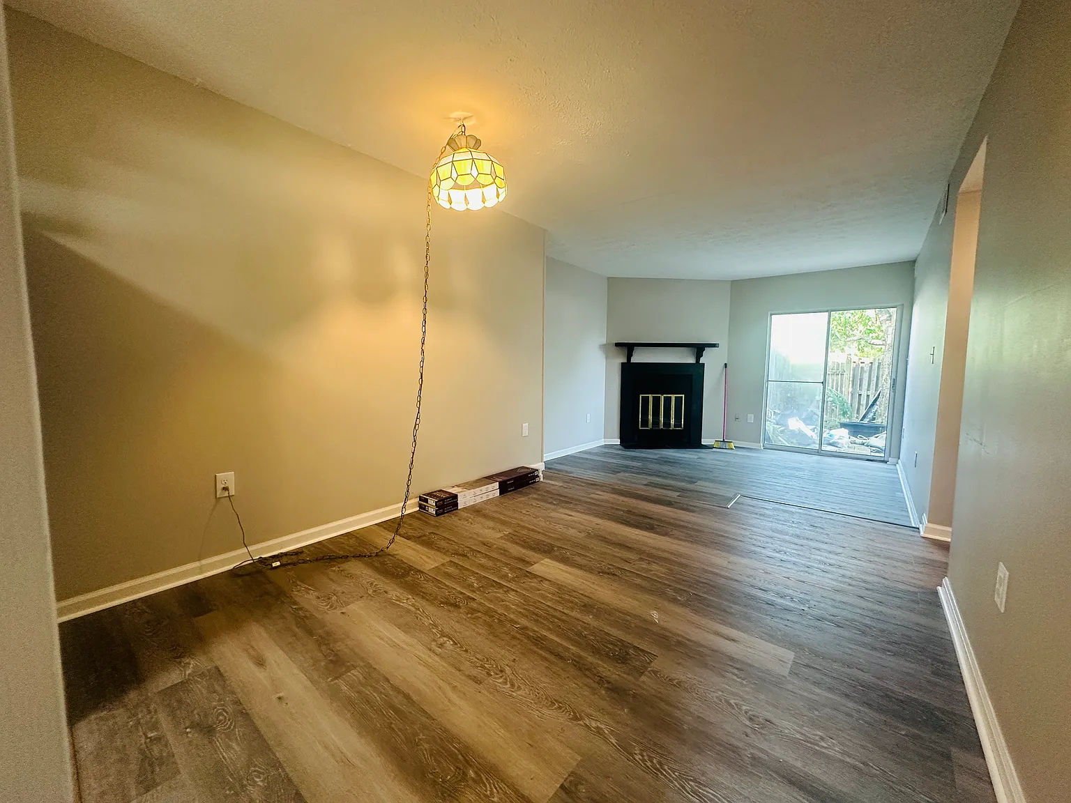 2 bed, 736 sqft, $1,800 — Photo 2