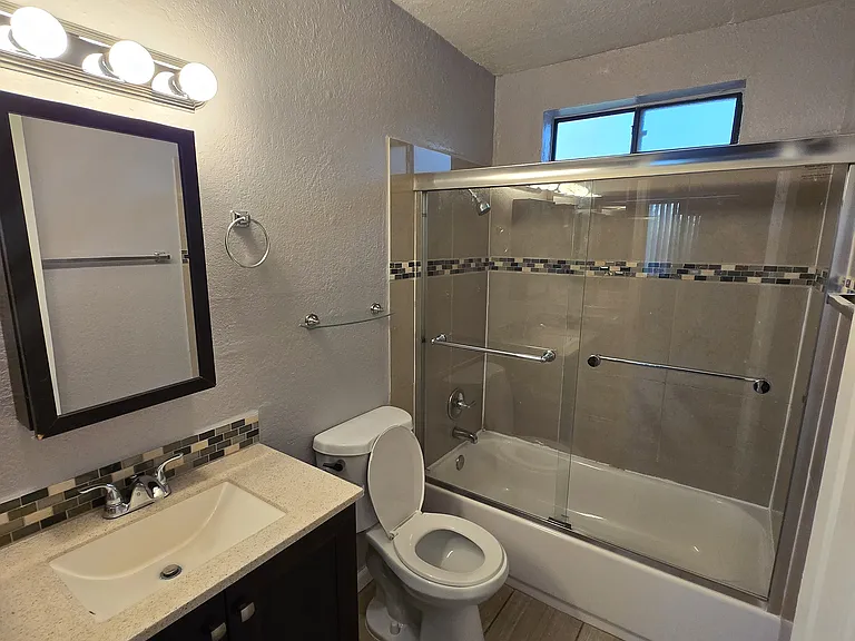 1809 E Hedrick Dr — Photo 1
