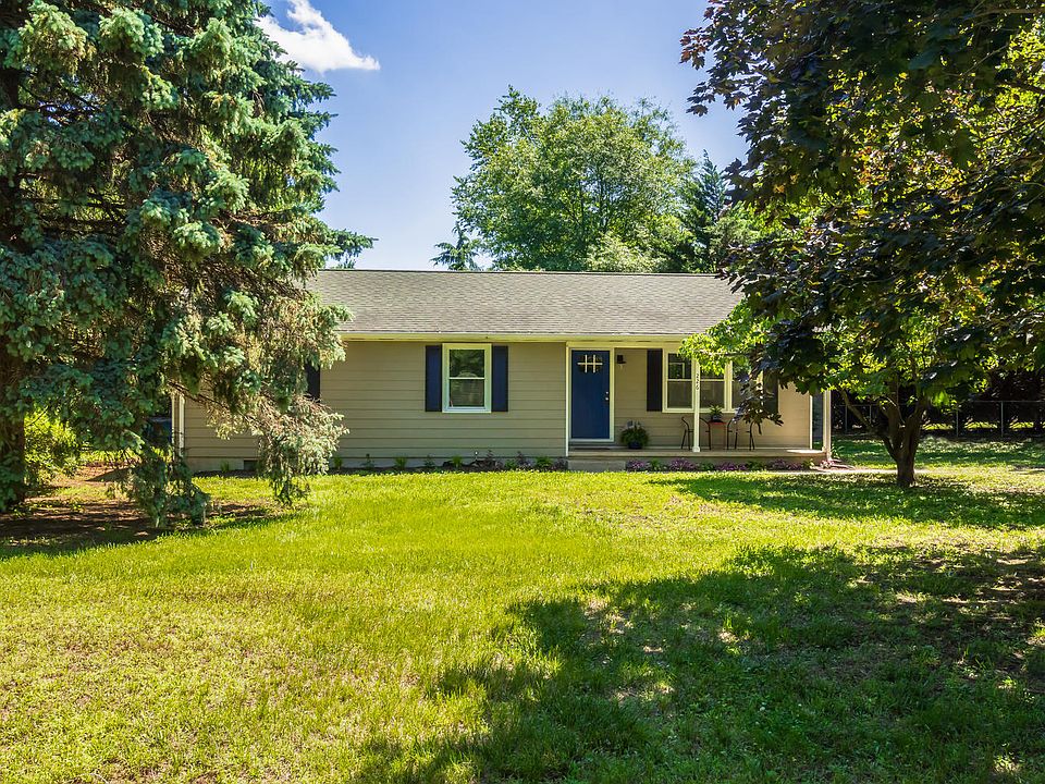 1st image of 226 Central Dr
