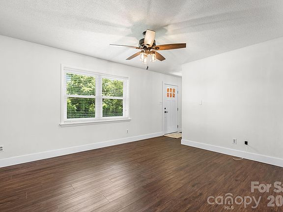 5th image of 55 Hillsdale Ln