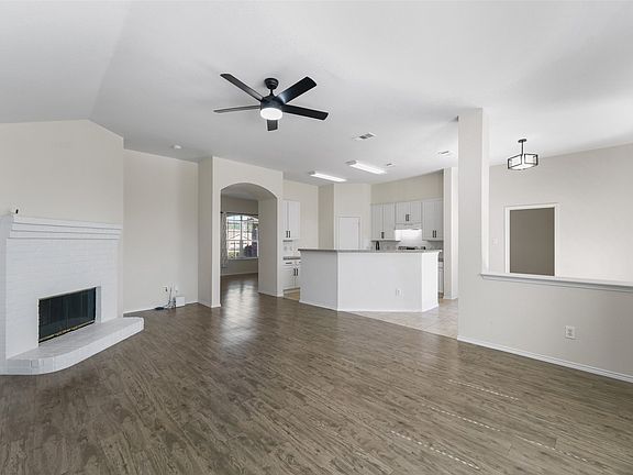 2nd image of 2124 Hickory Ridge Dr