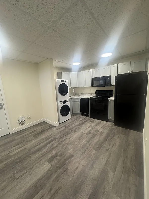 2 bed, 1.0 bath, $1,800 — Photo 2
