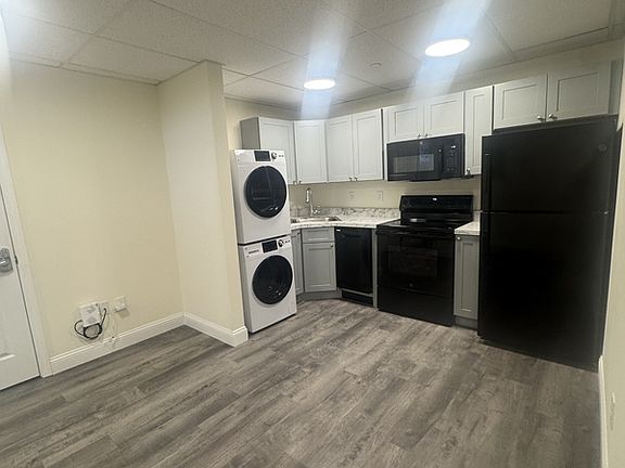 3rd image of 260 College St #14