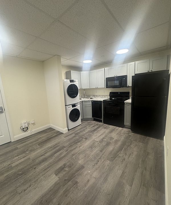 2nd image of 260 College St #14