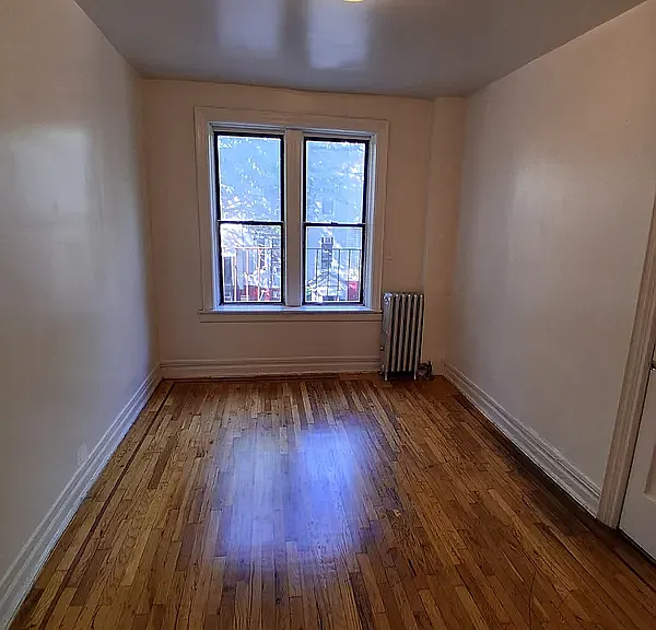 438 52nd St #B5 — Photo 3