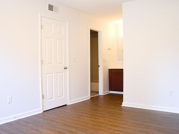 3rd image of 515 Basswood Ave APT B21