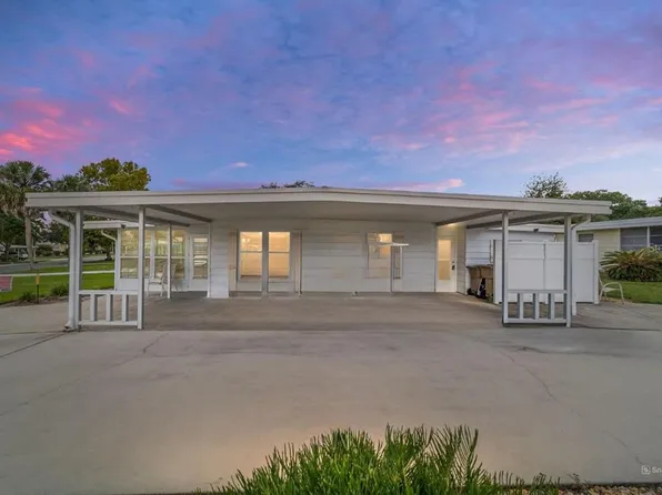 1045 Lake Dr, Grand Island, FL 32735