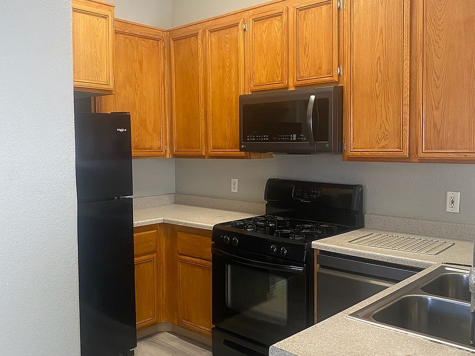 #GuardianRealty 4730 E Craig #2013 3BR Rental Kitchen_05172022