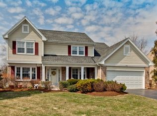 240 Southridge Dr, Gurnee, IL 60031