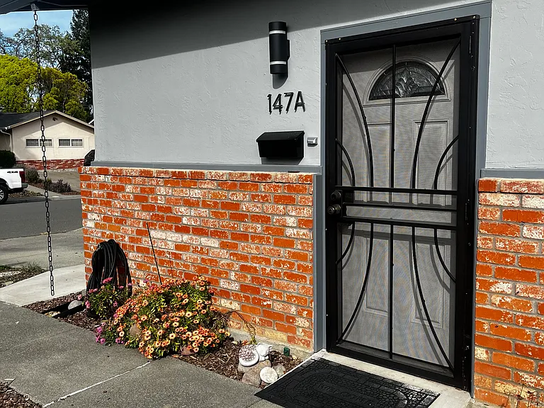 147 Karen Dr #A — Photo 2