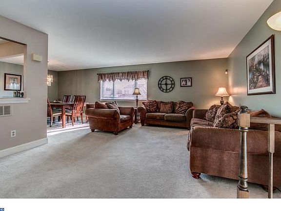 5th image of 54 Flinthill Dr
