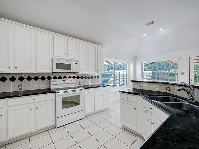 17407 Winfield Sq — Photo 11