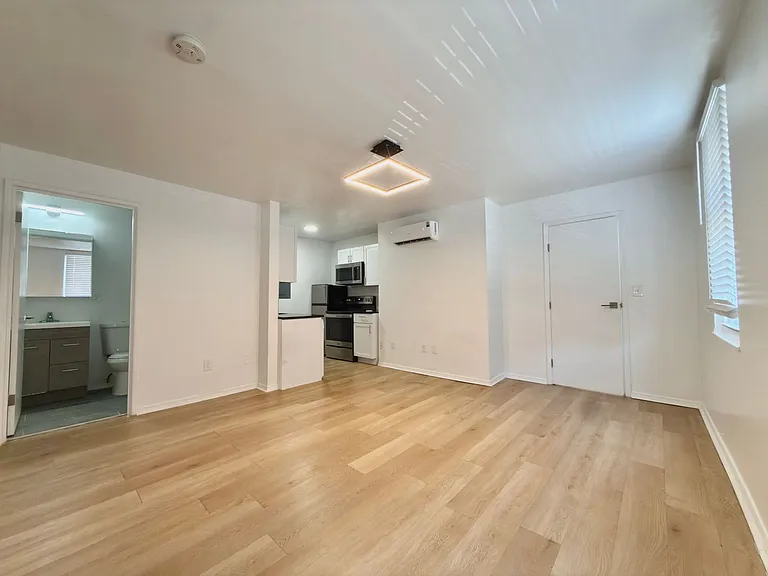 139 E Clifton Ave — Photo 8