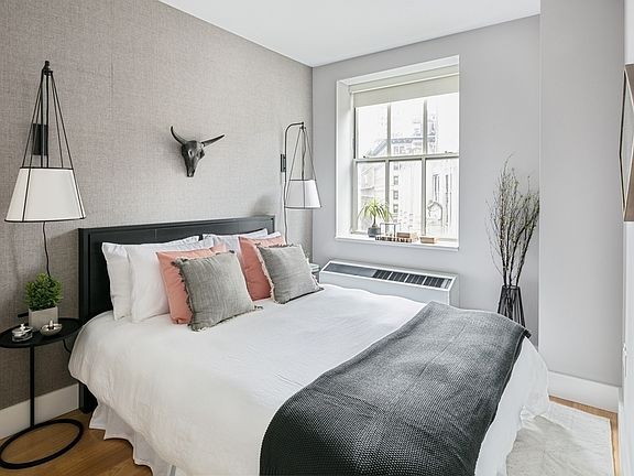 3rd image of 67 Wall St APT 22M