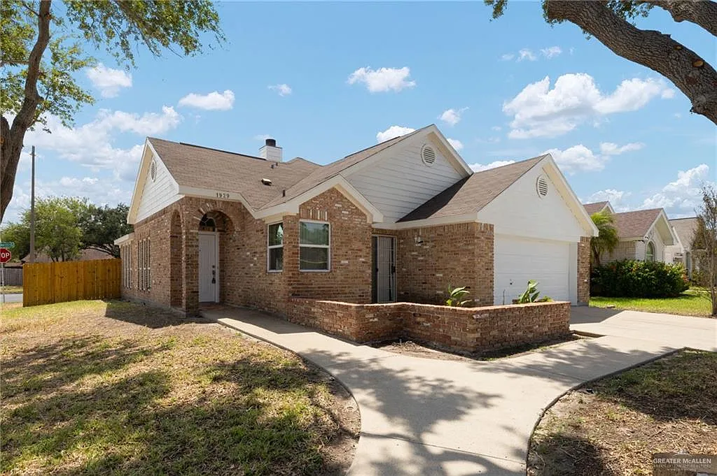 3 bed, 2.0 bath, 1293 sqft, $1,800 — Photo 2