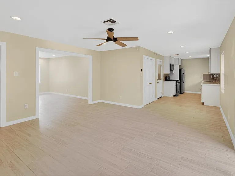 5502 Effingham Dr — Photo 21