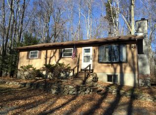 205 Viceroy Cir, Tobyhanna, PA 18466