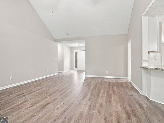 3rd image of 230 Trelawney Cir