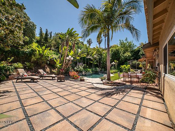 2nd image of 700 Santa Paula