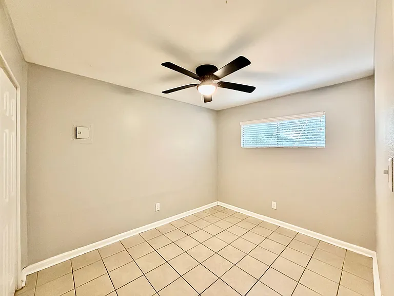 Sundance Apartments — Photo 35