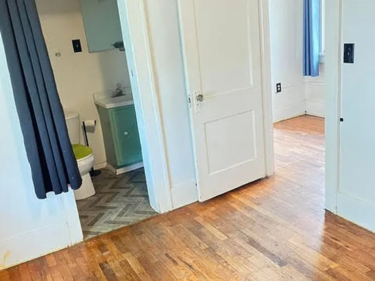 244 N Vine St — Photo 14