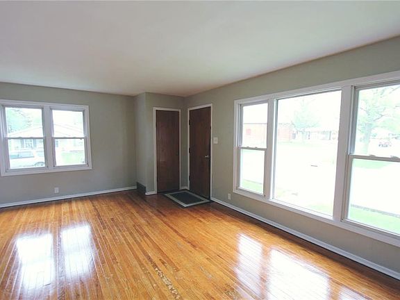 4th image of 701 Blaine Ave