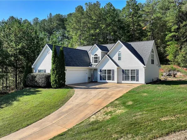 125 Maple Leaf Ct, Hoschton, GA 30548