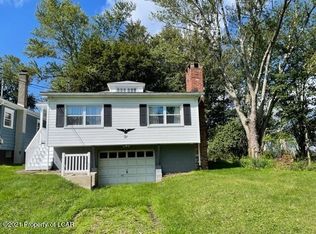31 Smiths Pond Rd, Dallas, PA 18612