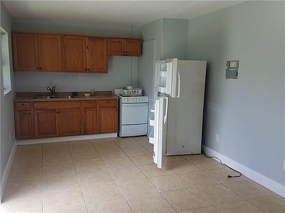 4th image of 2318 Van Buren St #2